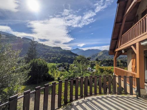 Bigourdane rénovée avec terrasse, jardin, salle de jeux et vue sur la vallée