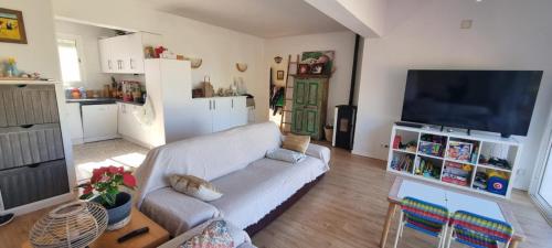 Agradable casa con piscina privada y jardin in Altomira