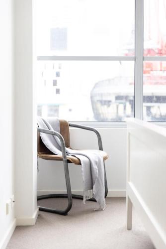 NEW! A Comfy & Stylish Apt Next to Darling Harbour - image 3