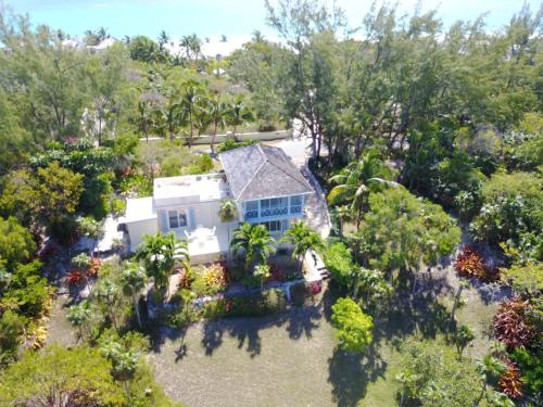 Sunnyside home in Windermere Island