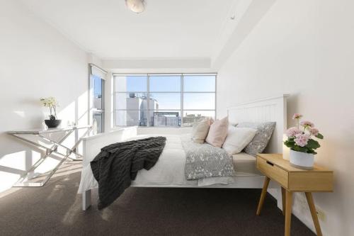 A Spacious 2BR Apt with an Amazing View Over Darling Harbour - image 9