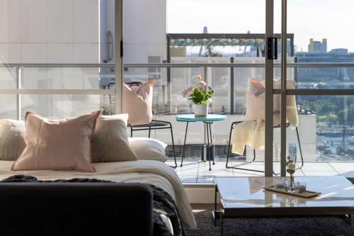 A Spacious 2BR Apt with an Amazing View Over Darling Harbour - image 12