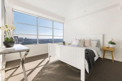 A Spacious 2BR Apt with an Amazing View Over Darling Harbour - image 10