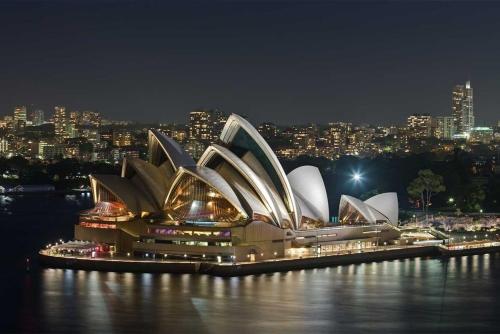 A Spacious 2BR Apt with an Amazing View Over Darling Harbour - image 13