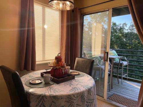 Gatlinburg Summit Getaway for 2 With Amazing View! in Gatlinburg, USA