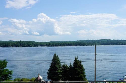 Majestic Lakeview Duplex Apt for 8! Fully furnished and ready for your getaway! in Tilton, USA