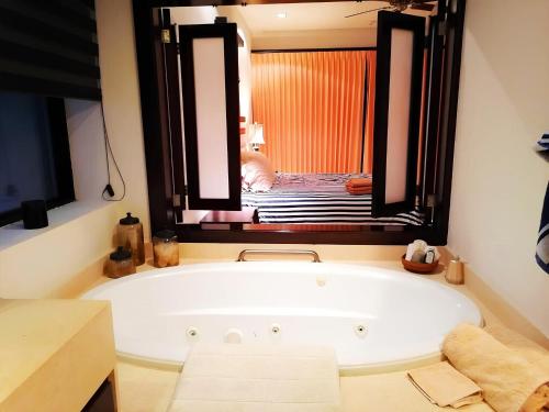 Condo VistaMar in Puerta Cortes, Luxury 2BR 2Bath Condo Private beach & pool! in La Paz, Mexico