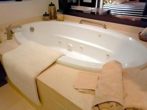 Condo VistaMar in Puerta Cortes, Luxury 2BR 2Bath Condo Private beach & pool! in La Paz, Mexico