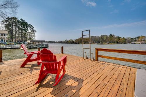 . Lakefront New London Home: Dock, Fire Pit + Views!