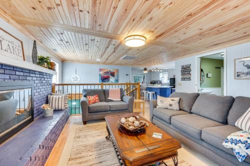 Lakefront New London Home Dock, Fire Pit and Views! in New London, USA