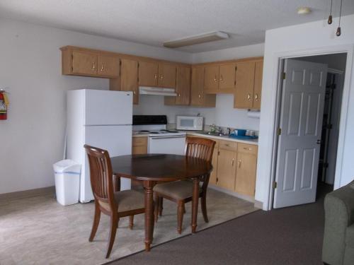 Douglas Inn & Suites, Blue Ridge, GA - 주방