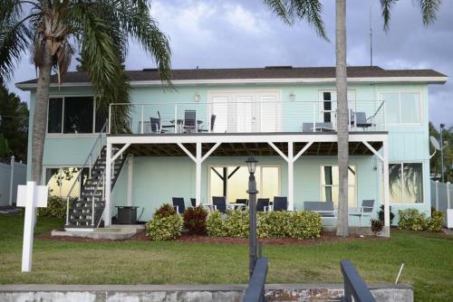 Lakefront Duplex with Pontoon Boat 2 Bedroom Home in เมาท์ โดรา (FL)