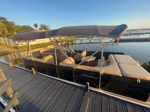 Lakefront Duplex with Pontoon Boat 2 Bedroom Home in เมาท์ โดรา (FL)