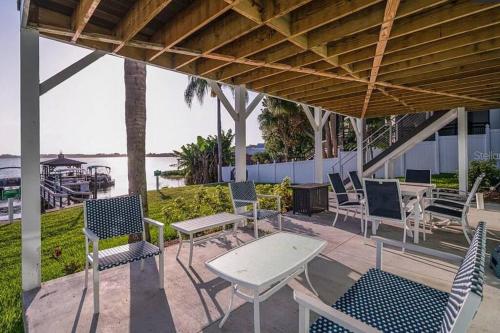 Lakefront Duplex with Pontoon Boat 2 Bedroom Home in เมาท์ โดรา (FL)