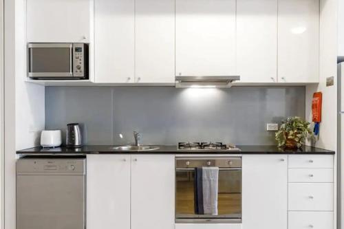 A Stunning & Cozy Studio Next to Darling Harbour - image 13