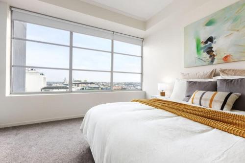 A Comfy & Spacious 2BR Apt Harbour View - main image