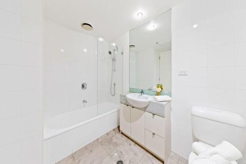 A Large 2BR Apt Near Crown Sleeps 8 FREE Parking - Apartment - Melbourne