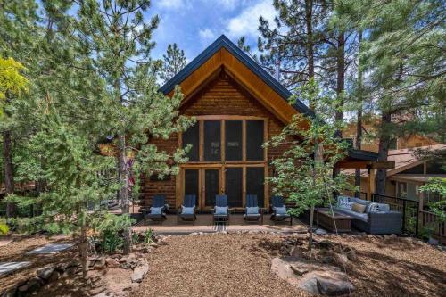 Coco's Creekside Cabin w/ Hot Tub, Firepit, & AC!