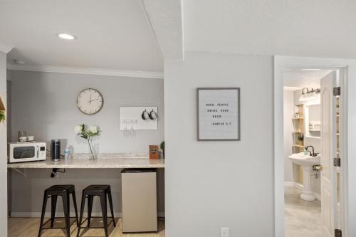 Downtown Studio 1 at Beer Ranch Project Inn in Wimberley, USA