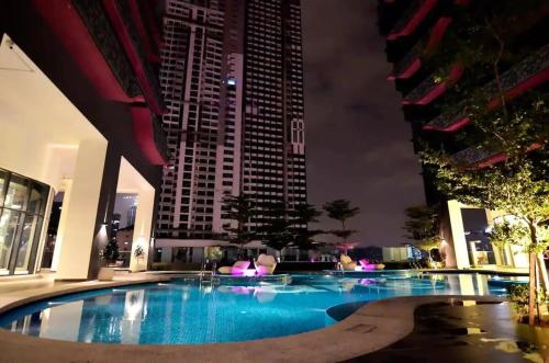 Stylish & Cozy 2BR Apt at Arte Plus FREE Parking - image 3