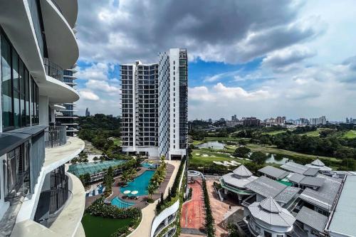 Lux & Stylish 2BR Apt at KLGCC Free Parking - image 10