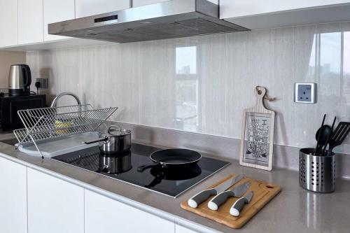 Lux & Stylish 2BR Apt at KLGCC Free Parking - image 6