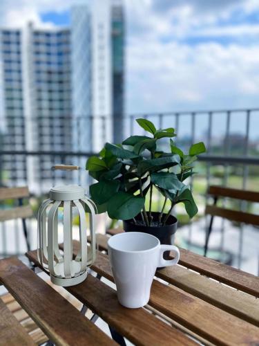 Lux & Stylish 2BR Apt at KLGCC Free Parking - image 5