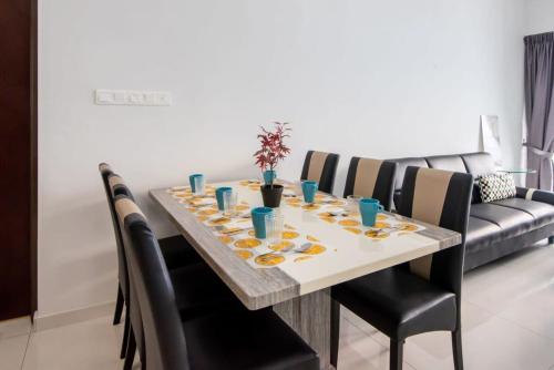 Chic 3BR in Danga Bay with Water Views & Parking, Johor Bahru (foto 7)