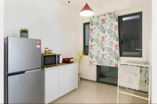 Modern 3BR Apt Near Desa Park Mont Kiara Parking - image 4