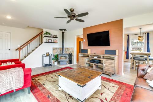 Family-Friendly Albrightsville Cabin Deck and Views in Albrightsville, USA