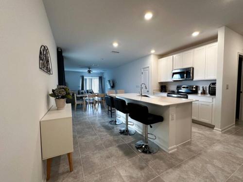 Home Happy Devenport 47782589 in Davenport, USA