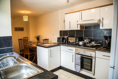 Facilities, Liverpool 6 beds, Up to 22 percent- Contractors Dream near Liverpool Fried Chicken