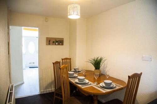 Facilities, Liverpool 6 beds, Up to 22 percent- Contractors Dream near Liverpool Fried Chicken