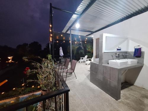 Open air bath, Hospedaje El Viajero in Panajachel