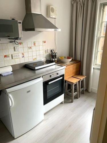 Grassmarket Apartment - image 2