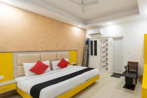 OYO Flagship Hotel Noida Residency Near ISKCON Temple Noida