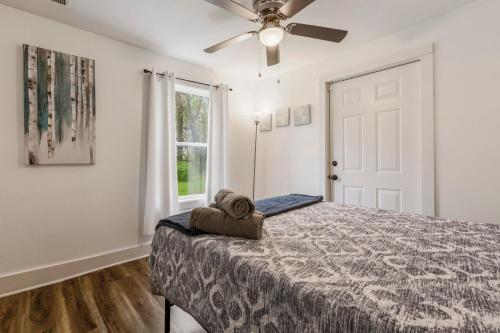 Urban Explorer Pad - 3BR - Backyard -Parking - image 14