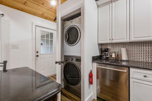 Urban Explorer Pad - 3BR - Backyard -Parking - image 9