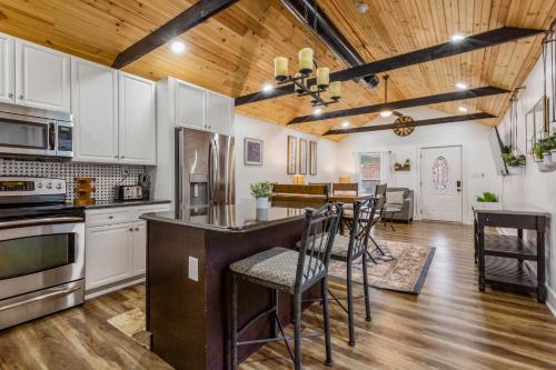 Urban Explorer Pad - 3BR - Backyard -Parking - image 10
