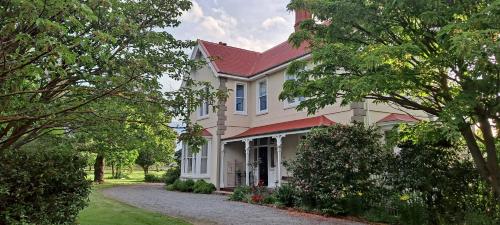 Ardross House in Amberley