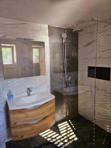 حمام, Holiday house with a parking space Bartici, Labin - 22246 in Bartici