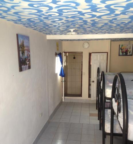 호스탈 브리사스 이 올라스 (Hostal Brisas y Olas) in 샌 주안 델 수르