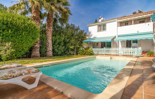 Four-Bedroom Holiday Home