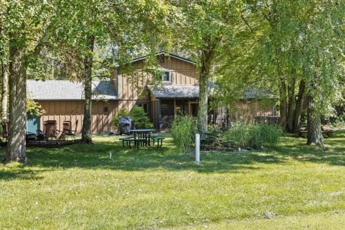 Mountain & Lake Escape w/ Hot Tub & Free Massages! in Lake Harmony, USA