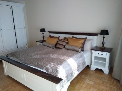 One-Bedroom Apartment image 5