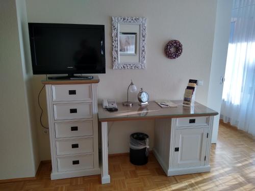One-Bedroom Apartment image 7