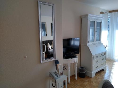One-Bedroom Apartment image 6