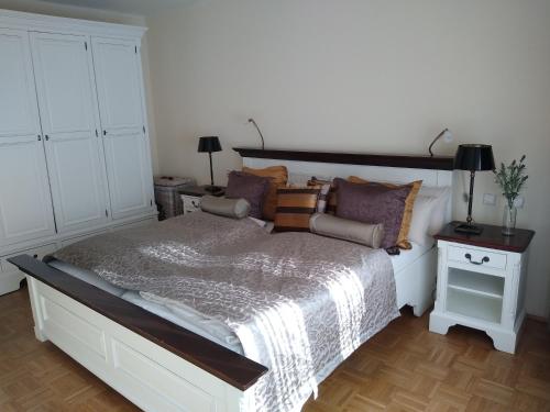 One-Bedroom Apartment image 4