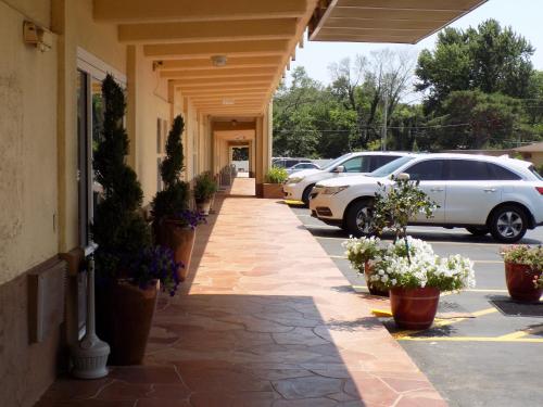 Virginia Inn - 출입구