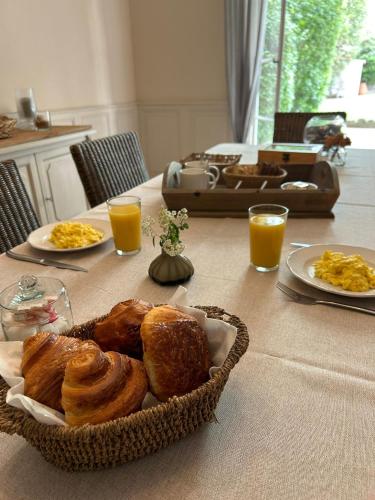Food and beverages, Maison d'hotes La Bastide de Patou in Chateau-Gombert